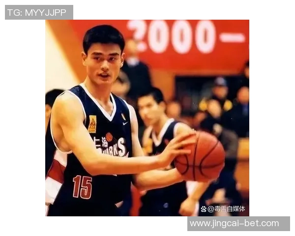 姚明单手投篮技艺揭秘：如何在比赛中展现超凡篮球天赋与力量