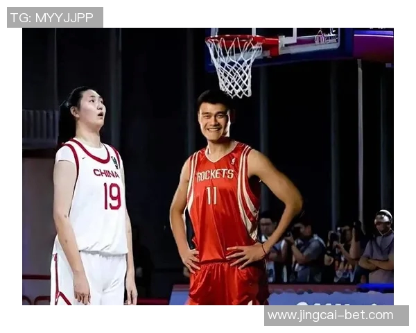 巩晓彬与姚明的经典瞬间回顾，共同见证中国篮球的辉煌历程与友谊之情