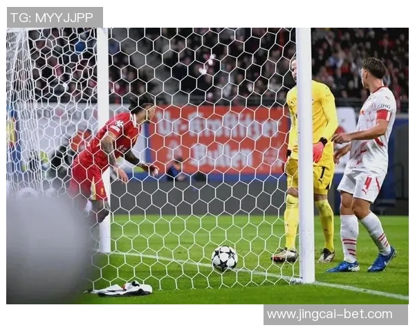 欧冠精彩对决：里昂与莱比锡战成平局乌龙球成比赛转折点