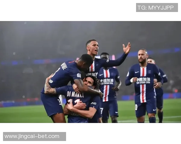 世界杯惊现冷门巴黎圣日耳曼凭红牌风波逆袭皇马全场沸腾