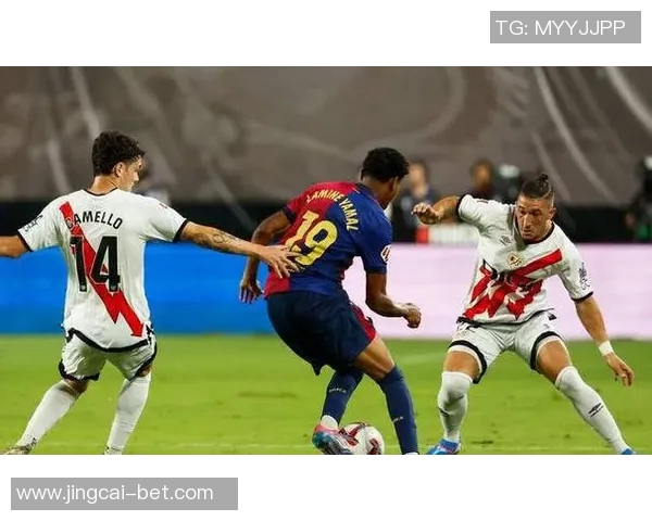 西甲经典对决巴萨惊险逆转曼联全场沸腾的瞬间分析